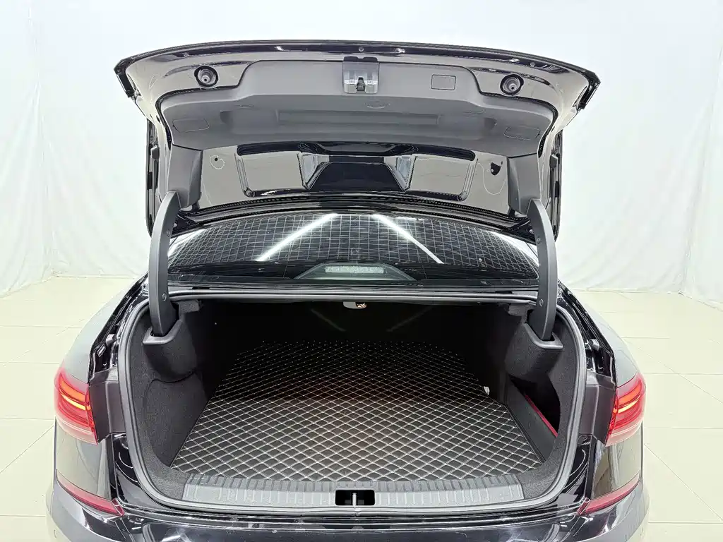 Volkswagen Passat PHEV — миниатюра 14