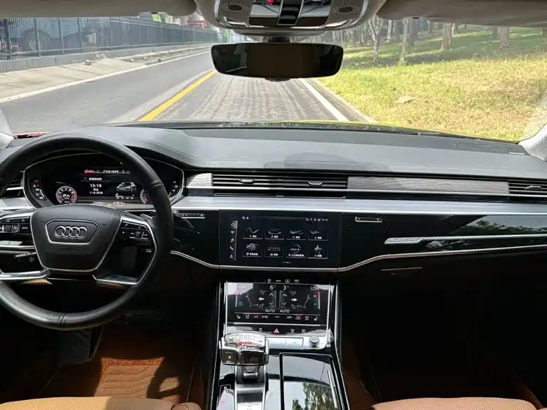 Audi A8 — миниатюра 10