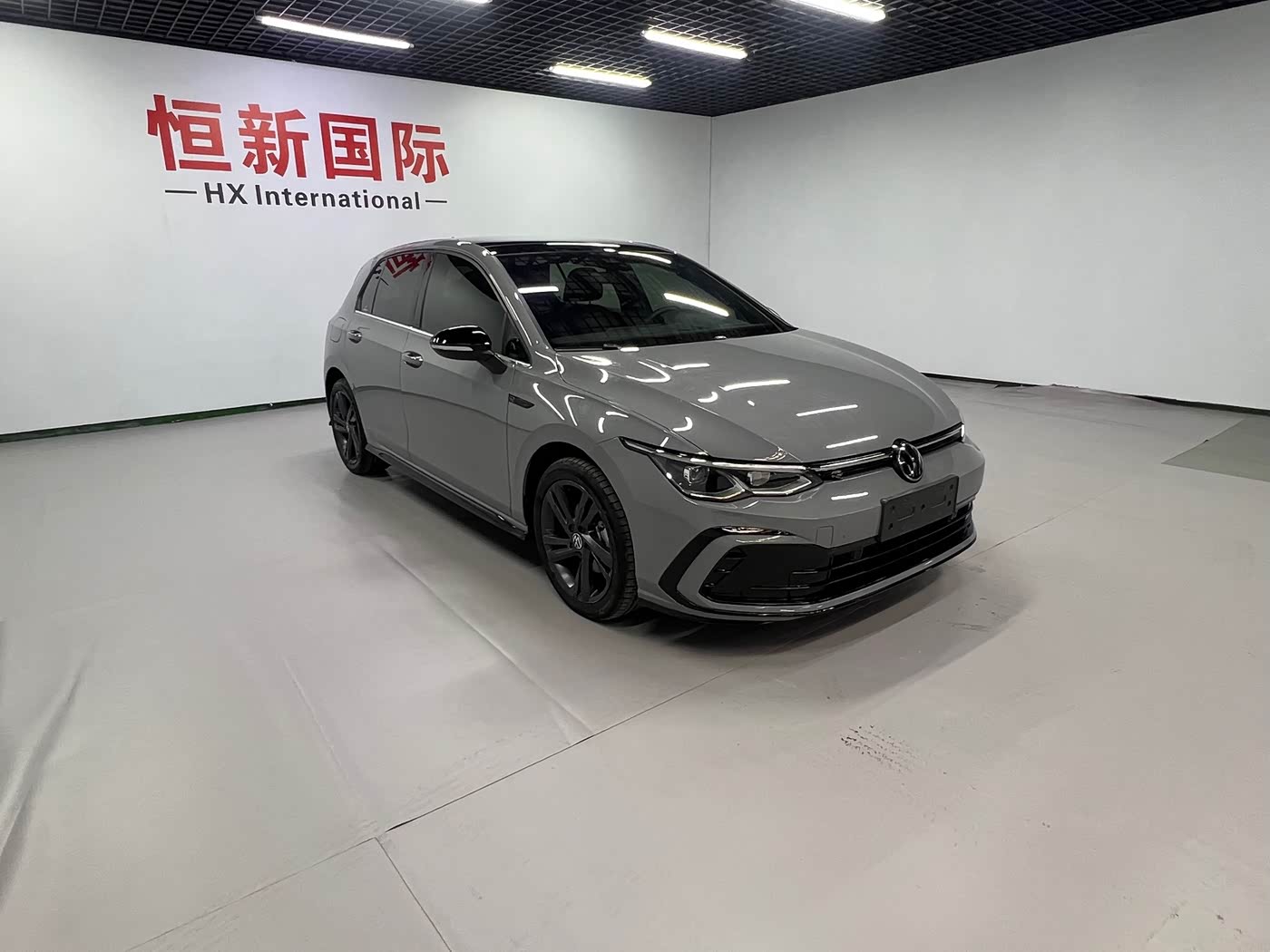 Volkswagen Golf 1.4 л 2024 г. Серебристо-серый, пробег 36000 км