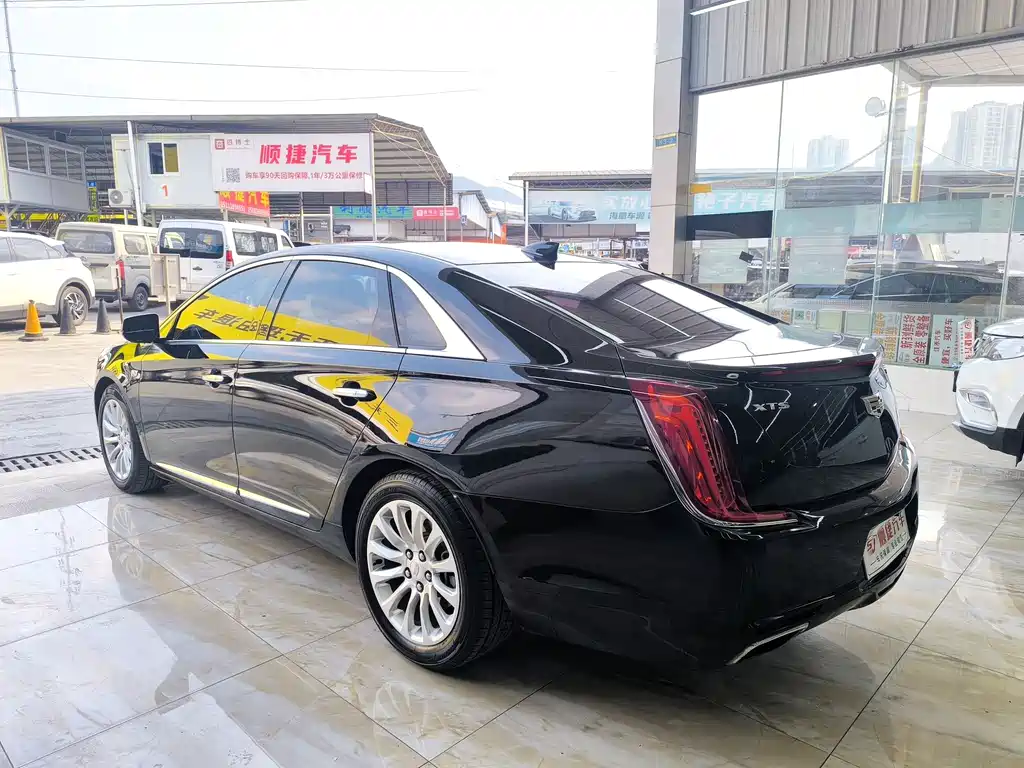 CADILLAC XTS