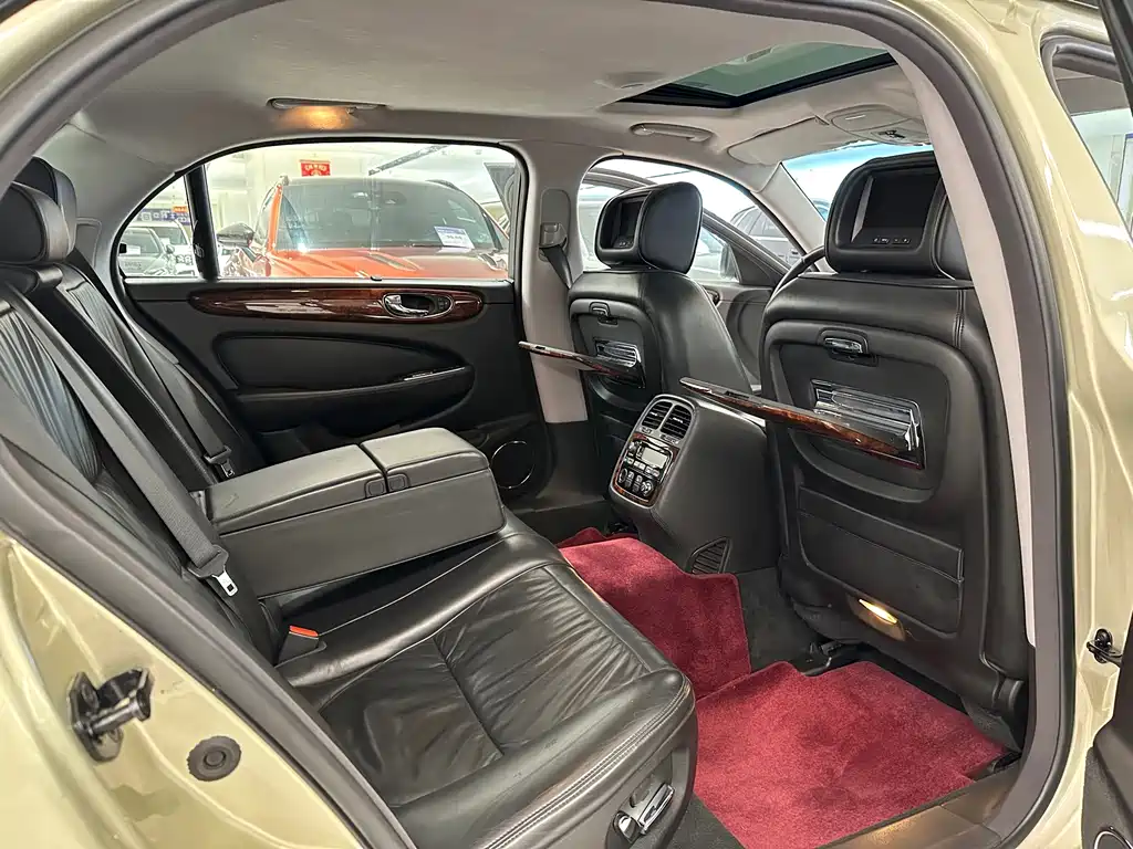 Jaguar XJ — миниатюра 16