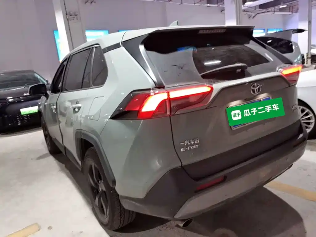 Toyota RAV4 — миниатюра 5