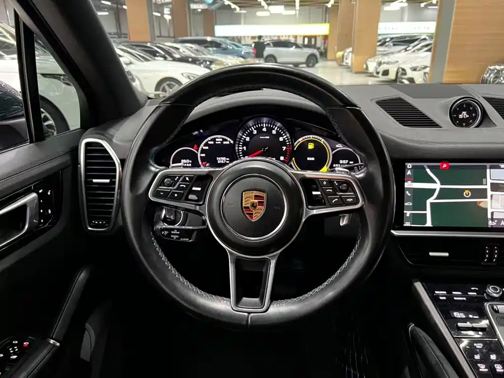 Porsche Cayenne — миниатюра 7