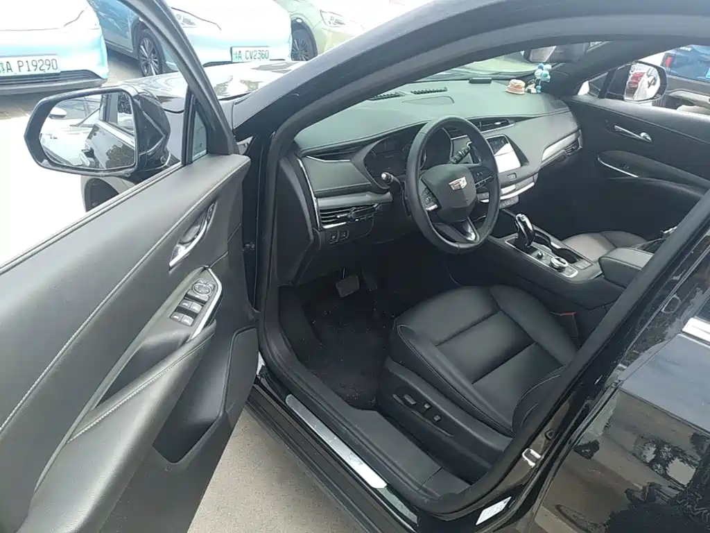 Cadillac XT4 — миниатюра 16