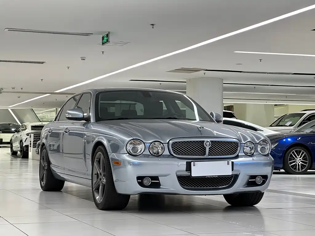 Jaguar XJ — миниатюра 3