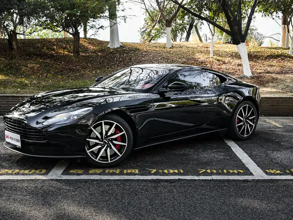ASTON MARTIN DB11