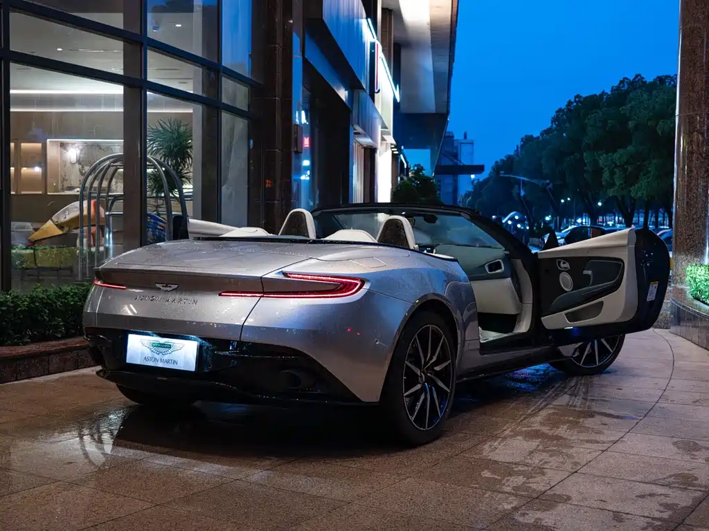 Aston Martin DB11 4.0T V8 Volante, фото 16