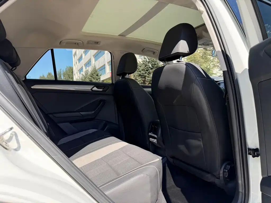 Volkswagen T-Roc — миниатюра 14