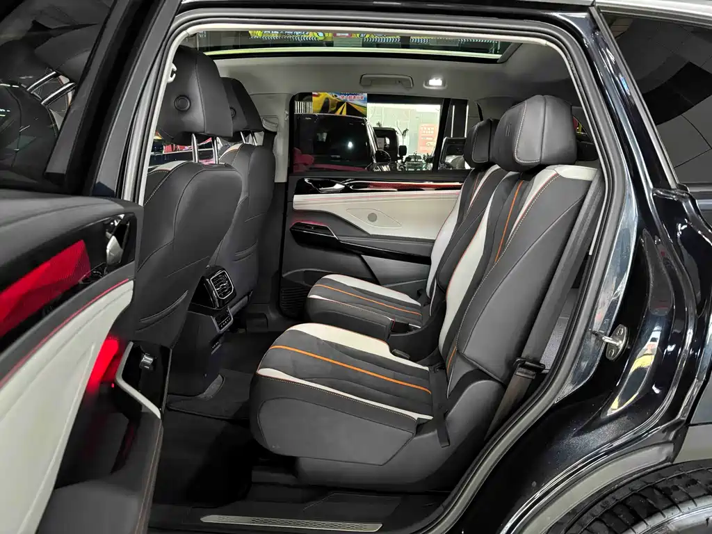 VOLKSWAGEN ID.6 CROZZ