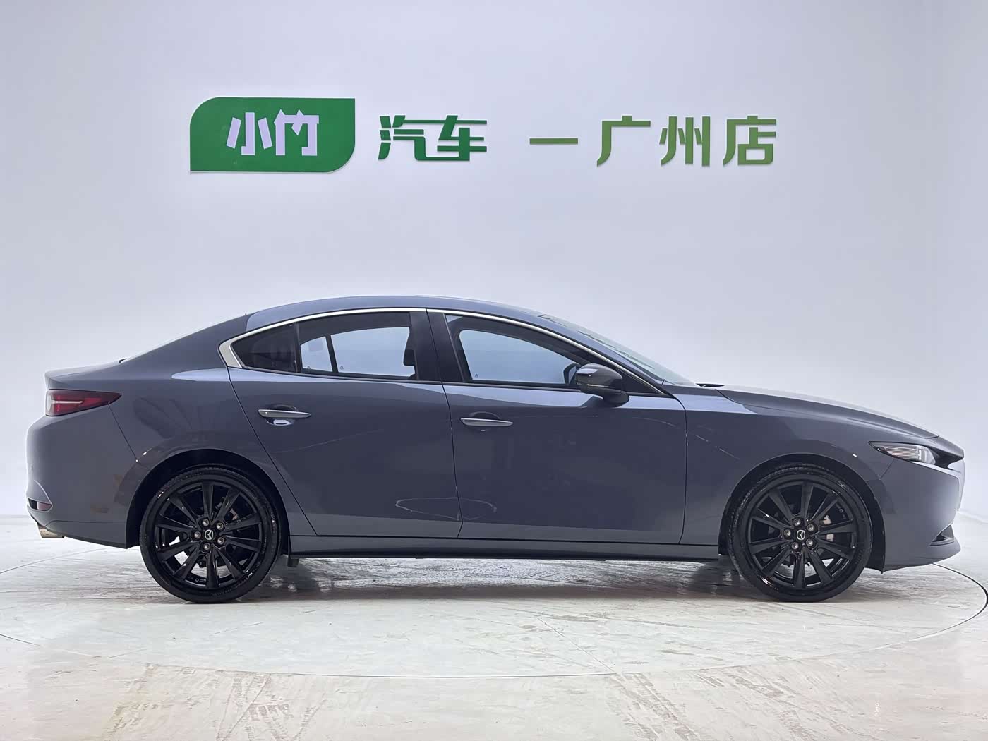 Mazda Mazda3 Axela 2.0 л 2023 г. Серебристо-серый, пробег 26100 км