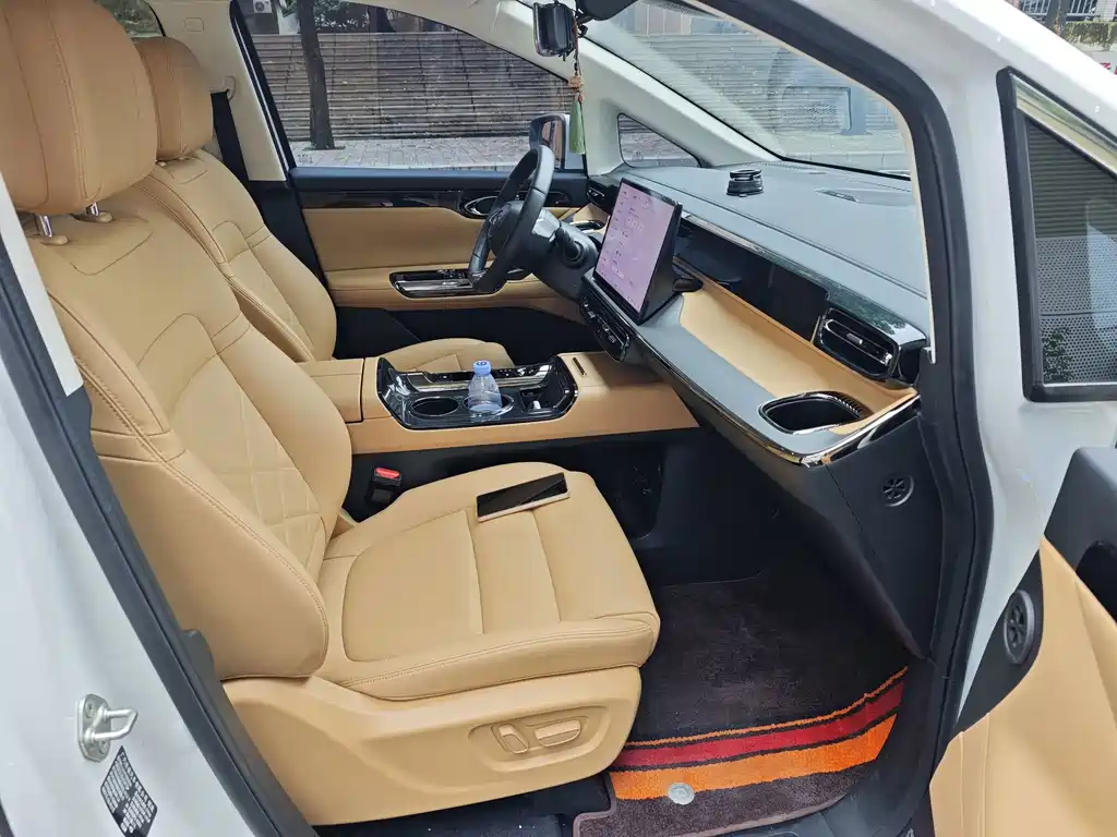 GAC Motor Trumpchi E8 PHEV — миниатюра 26