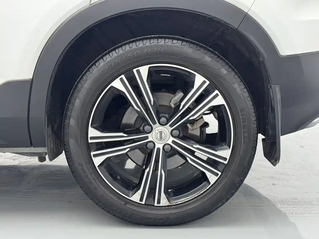 Volvo XC40 — миниатюра 8