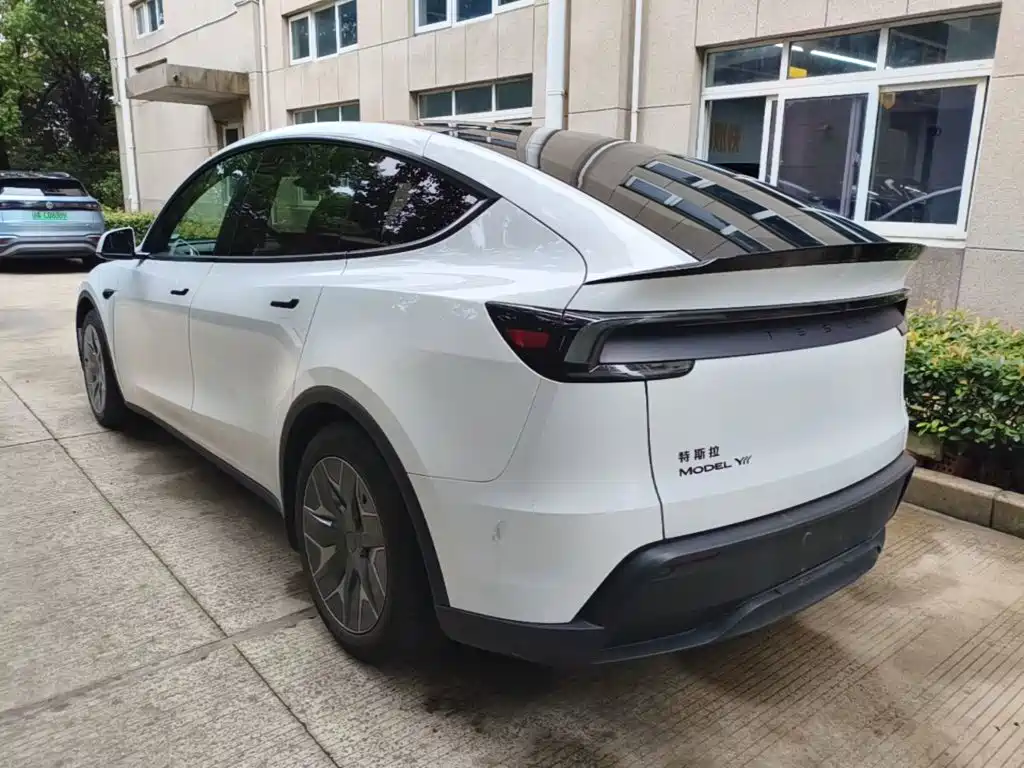 Tesla Model Y L — миниатюра 23