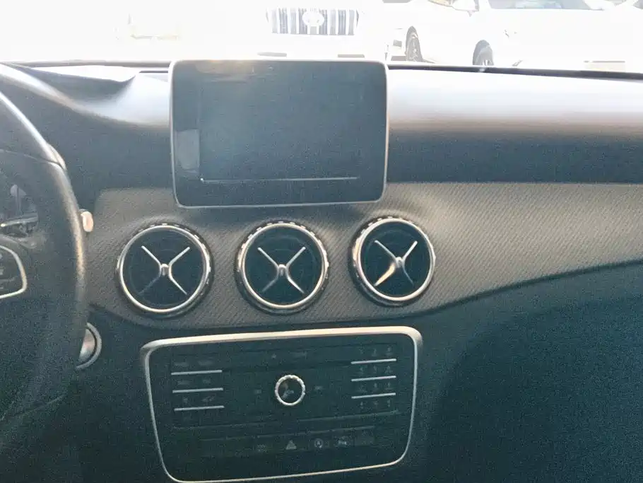 Mercedes-Benz GLA — миниатюра 13