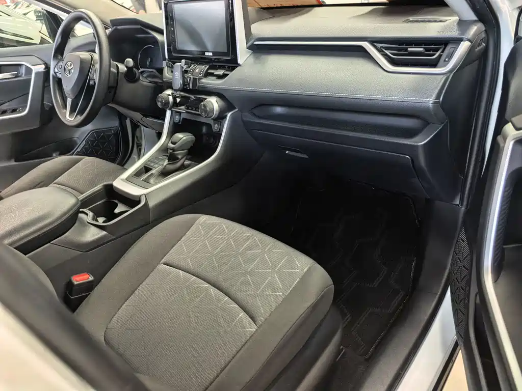 Toyota RAV4 — миниатюра 12