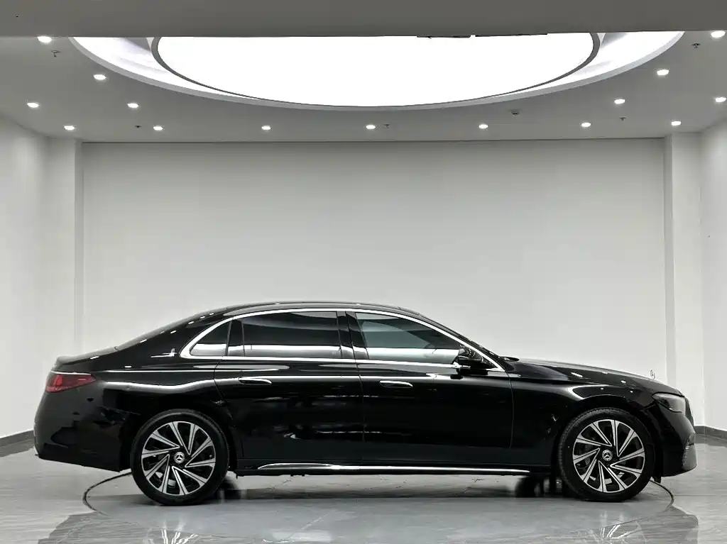 Mercedes-Benz E-Class — миниатюра 4