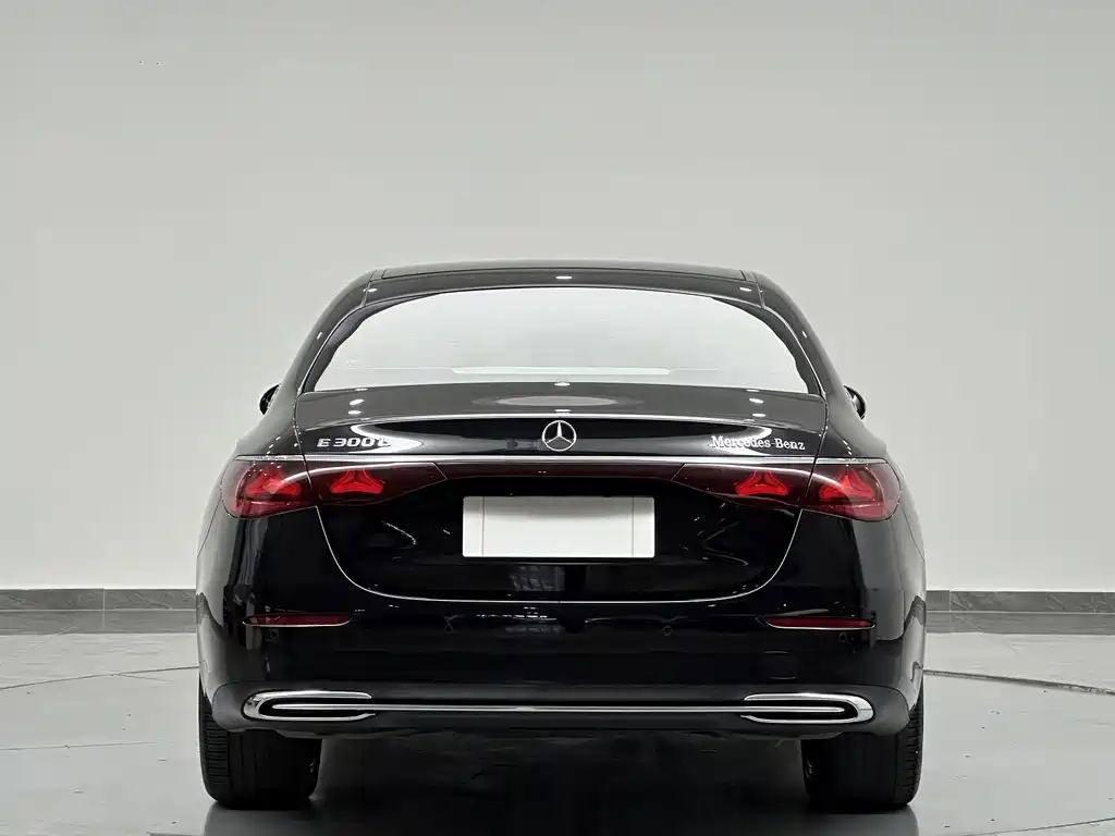 Mercedes-Benz E-Class — миниатюра 7