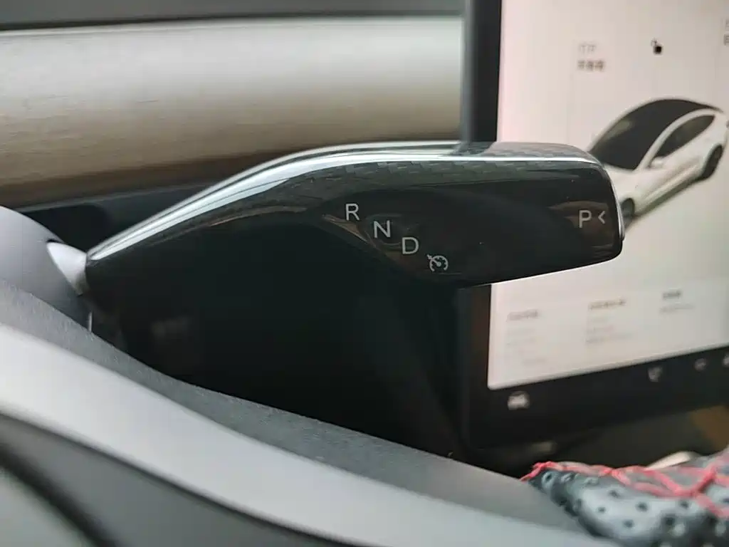 Tesla Model 3 — миниатюра 14