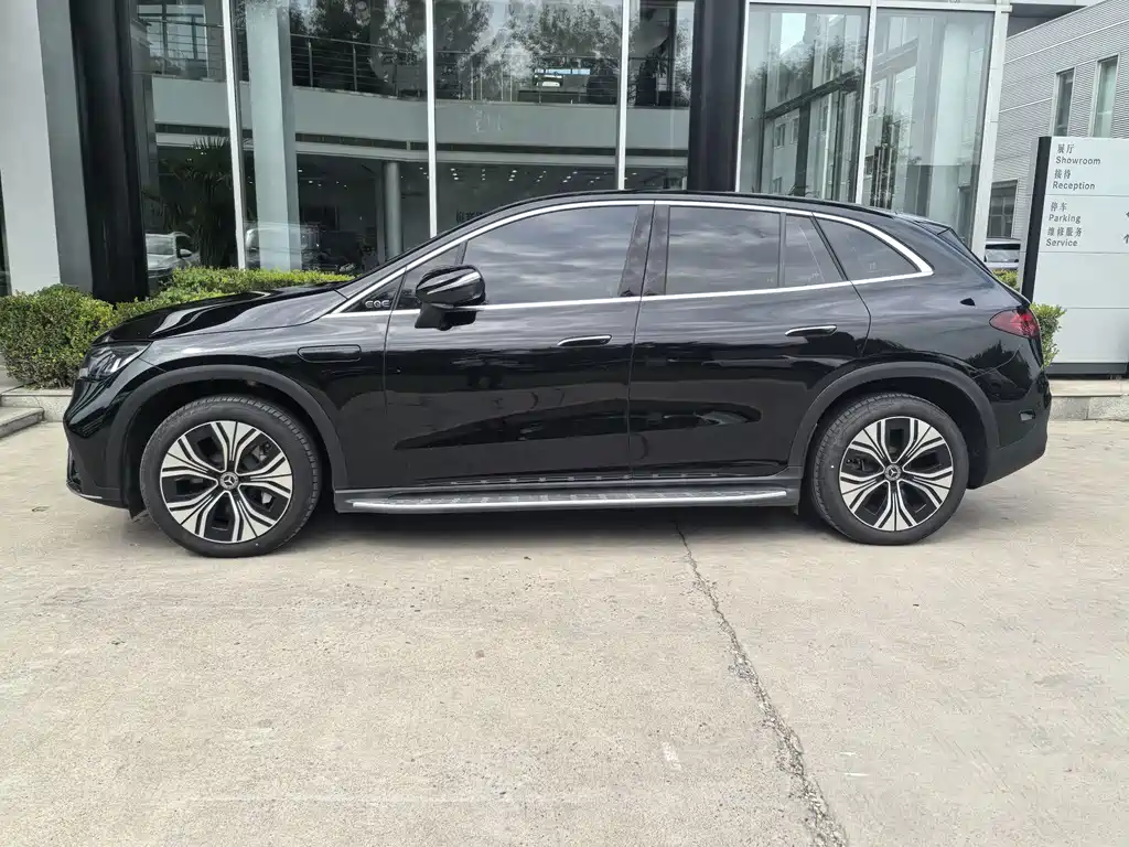 Mercedes-Benz EQE SUV — миниатюра 3