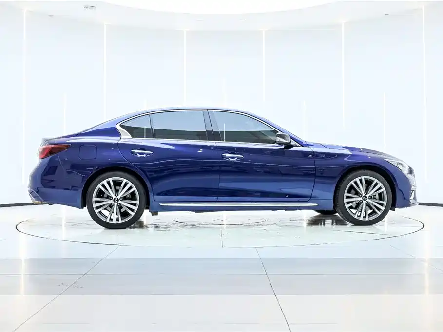 INFINITI Q50L