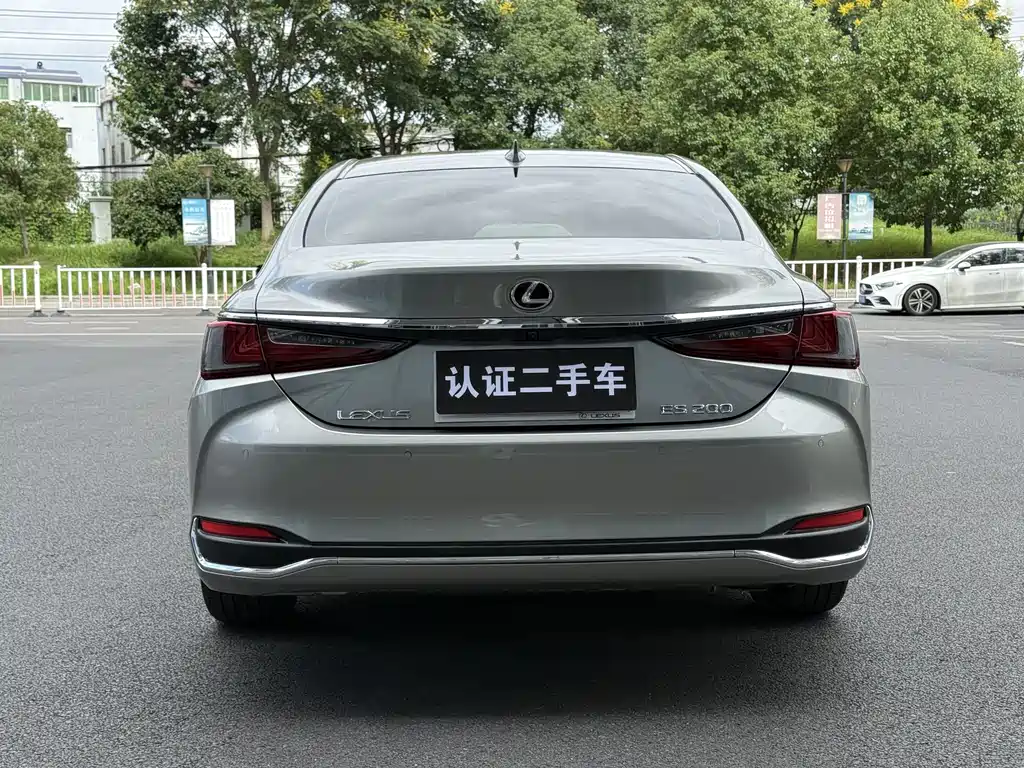 Lexus ES — миниатюра 6