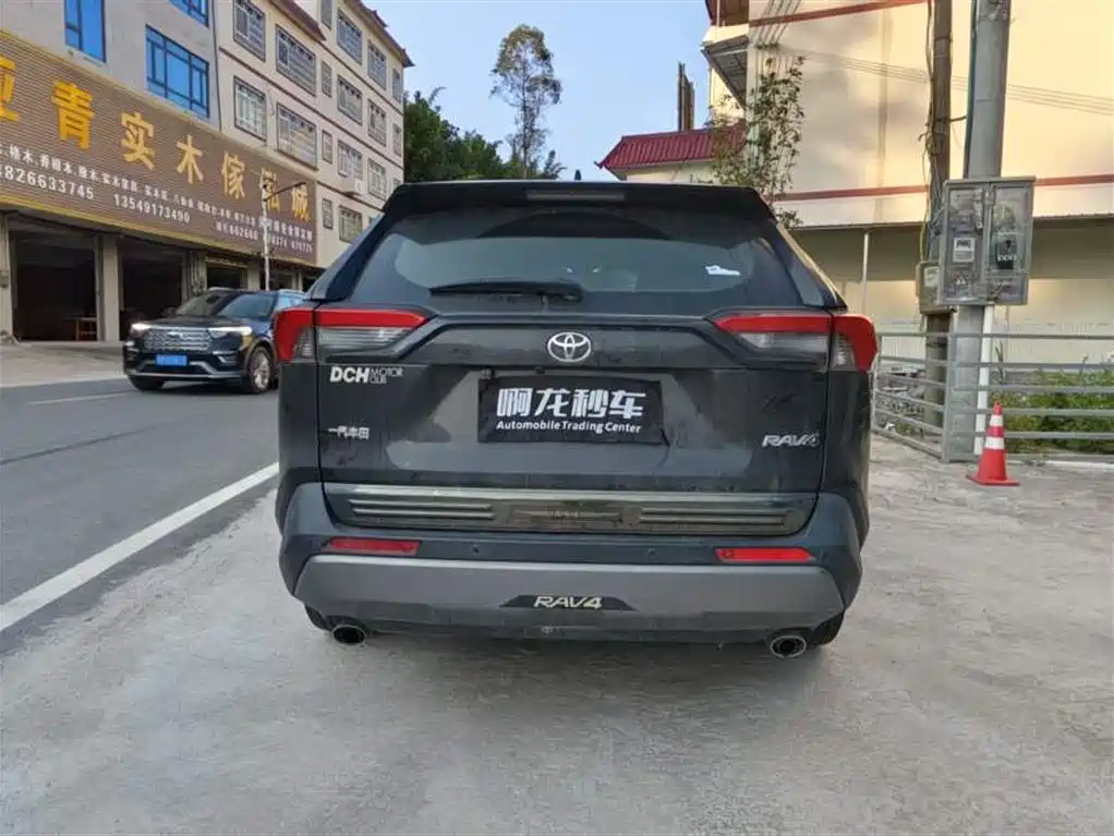 Toyota RAV4 — миниатюра 9