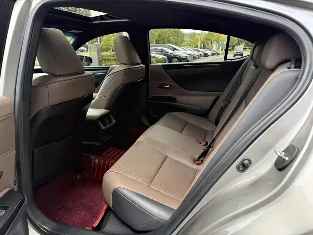 Lexus ES — миниатюра 9
