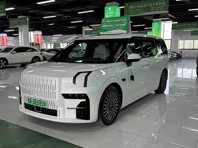 2024 Zeekr 009
