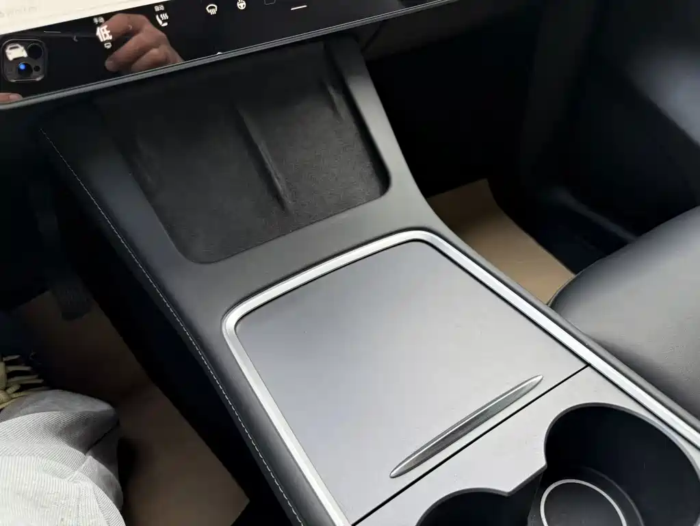 Tesla Model Y — миниатюра 17