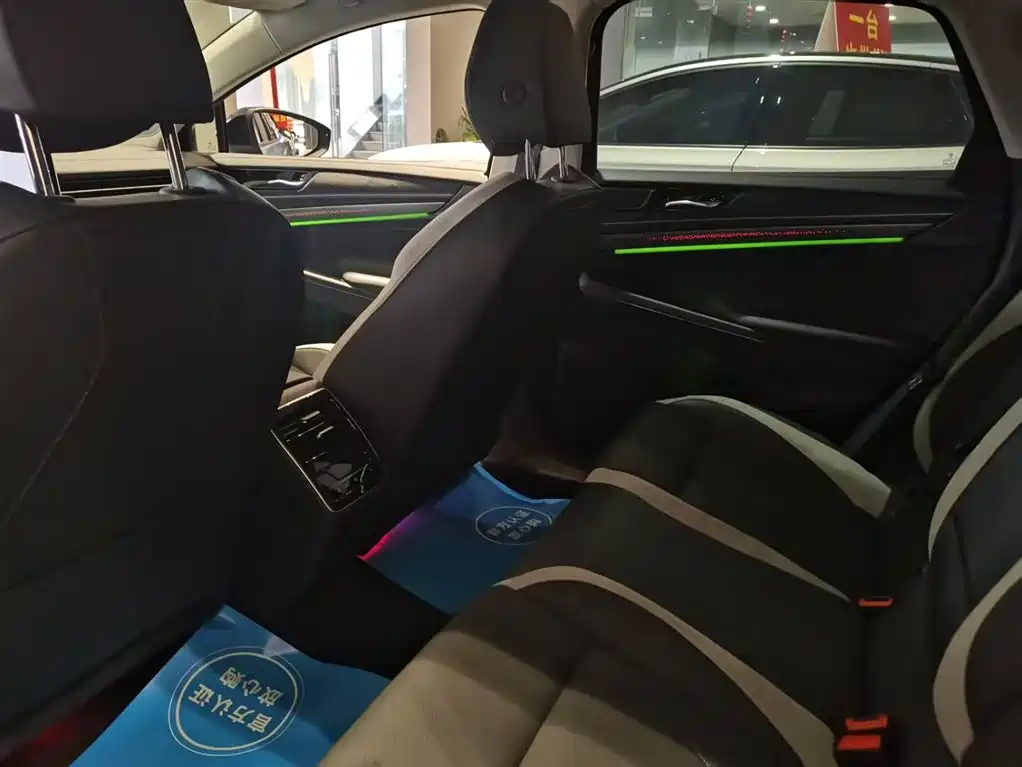 VOLKSWAGEN ID.7 VIZZION