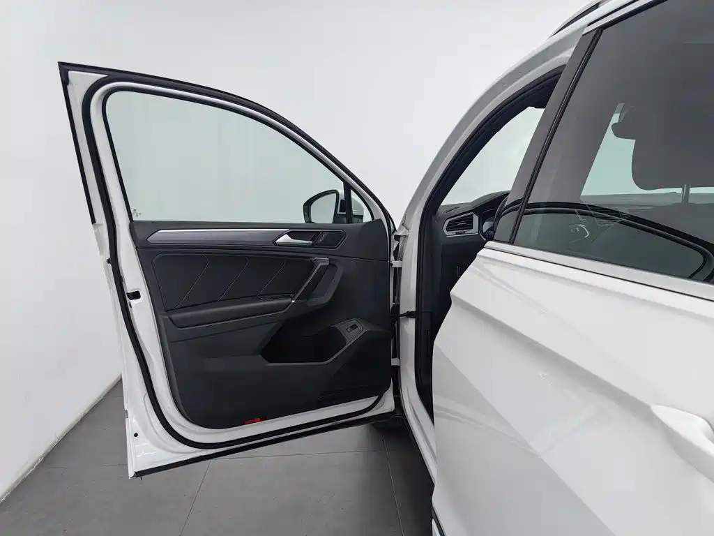 Volkswagen Tiguan — миниатюра 8