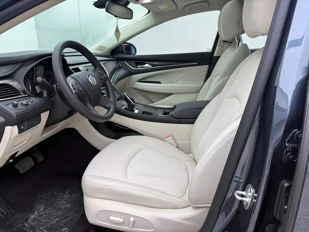 Buick LaCrosse — миниатюра 10
