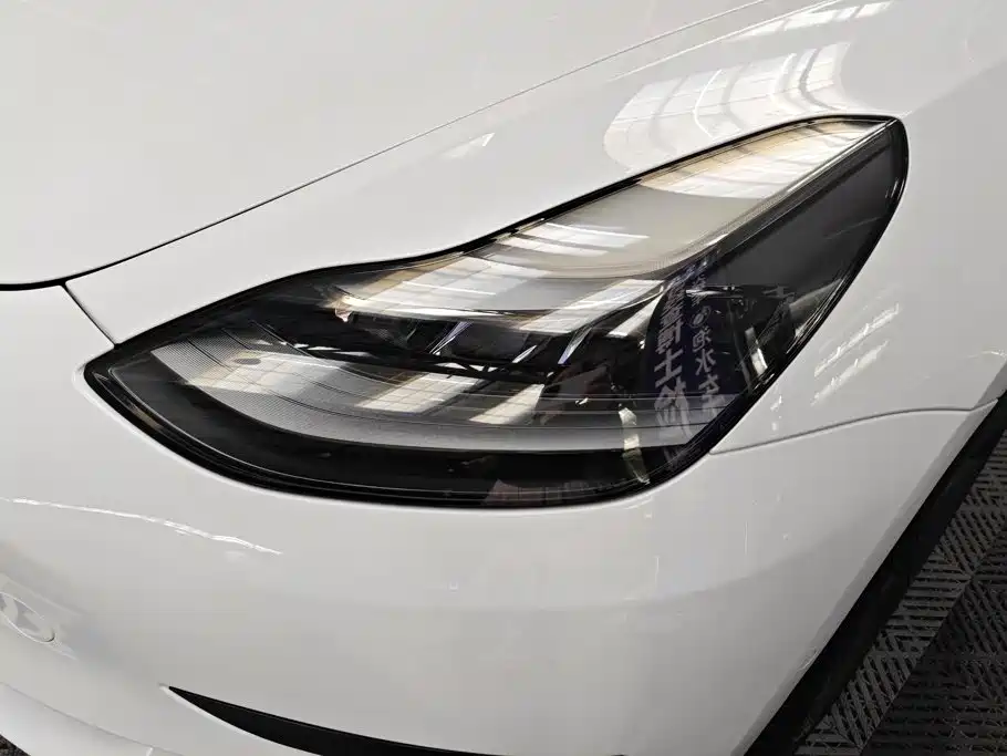 Tesla Model 3 — миниатюра 5