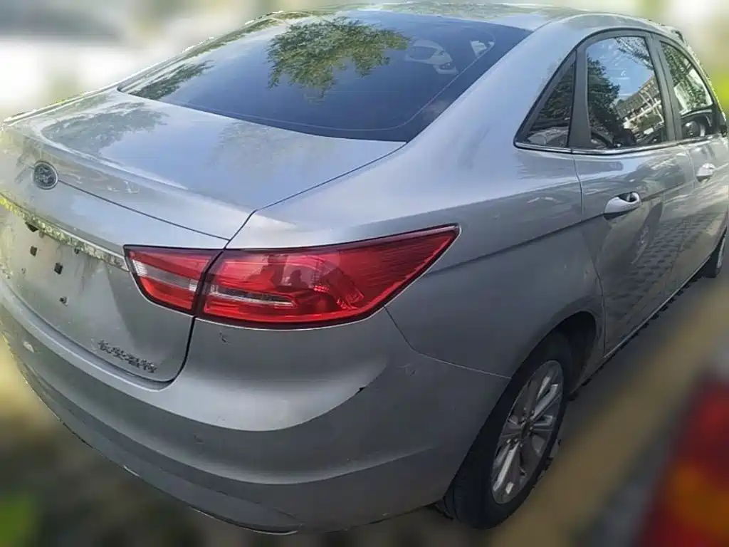 Ford Escort — миниатюра 10