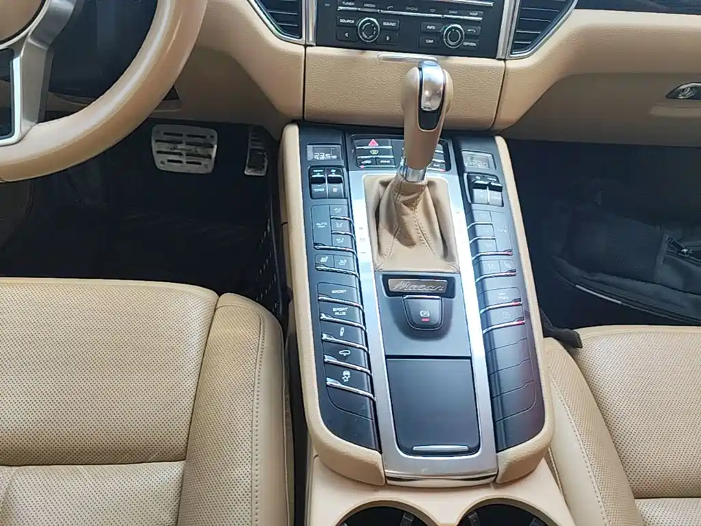 Porsche Macan — миниатюра 14