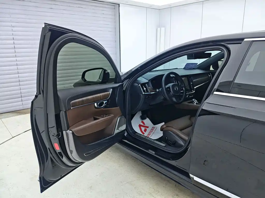 Volvo S90 — миниатюра 8