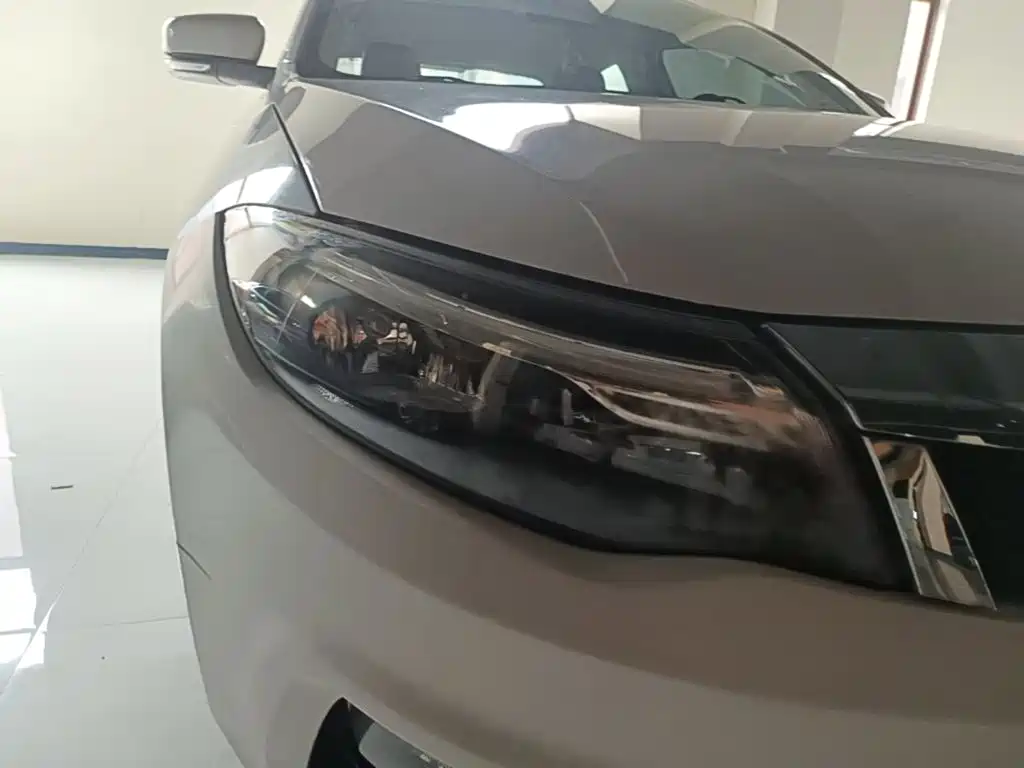 Qoros Qoros 3 — миниатюра 9