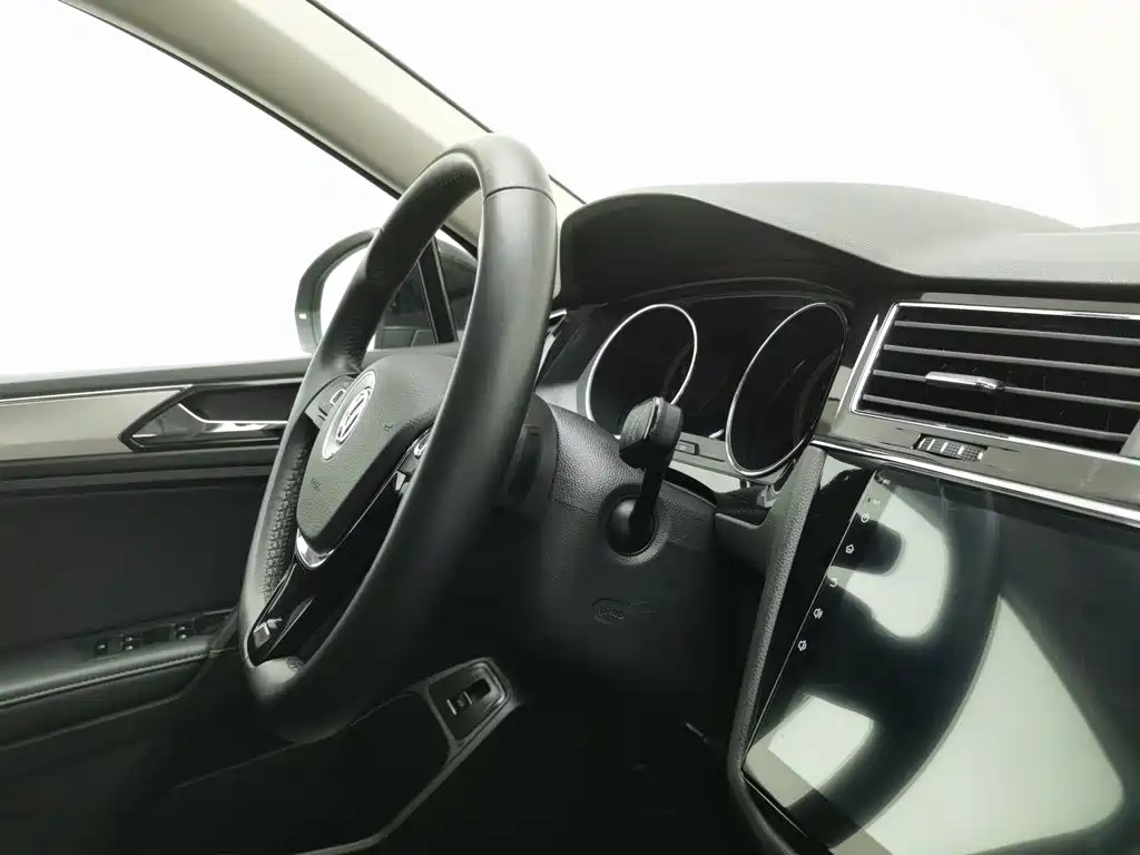 Volkswagen Tiguan L — миниатюра 22
