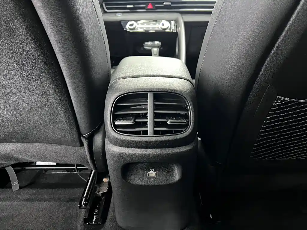 Hyundai Elantra — миниатюра 13