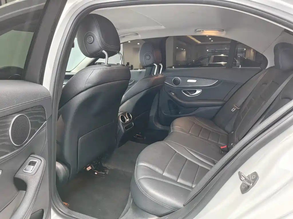 Mercedes-Benz C-Class — миниатюра 10