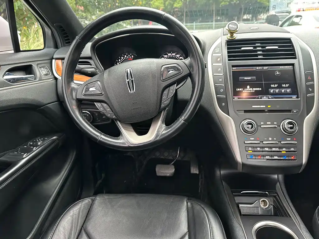 Lincoln MKC — миниатюра 10