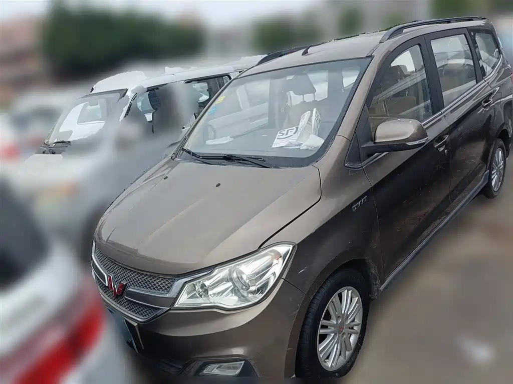 Wuling Hongguang 2015