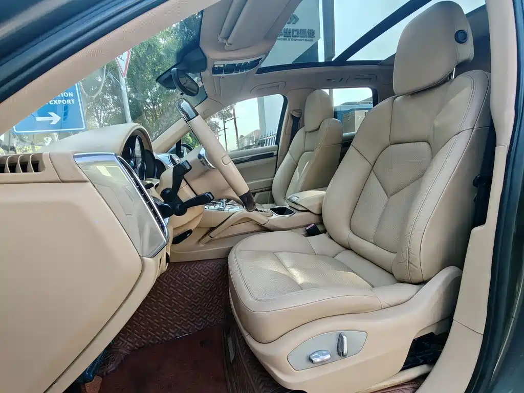 Porsche Cayenne — миниатюра 5