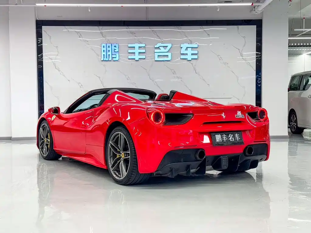 FERRARI 488