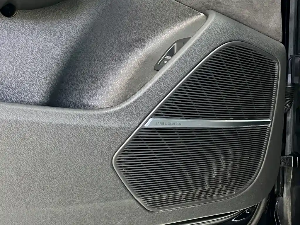 Audi Q7 — миниатюра 8