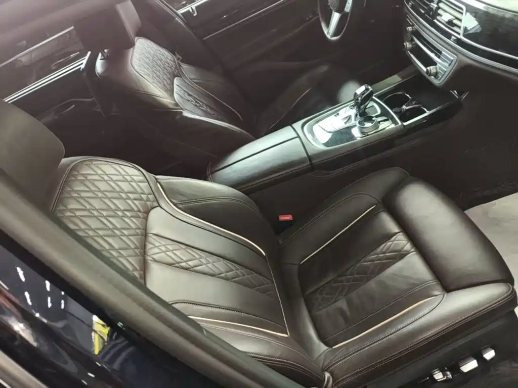 BMW 7 Series — миниатюра 25