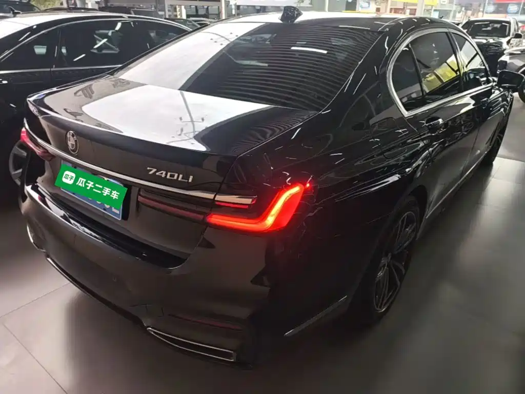 BMW 7 Series — миниатюра 7