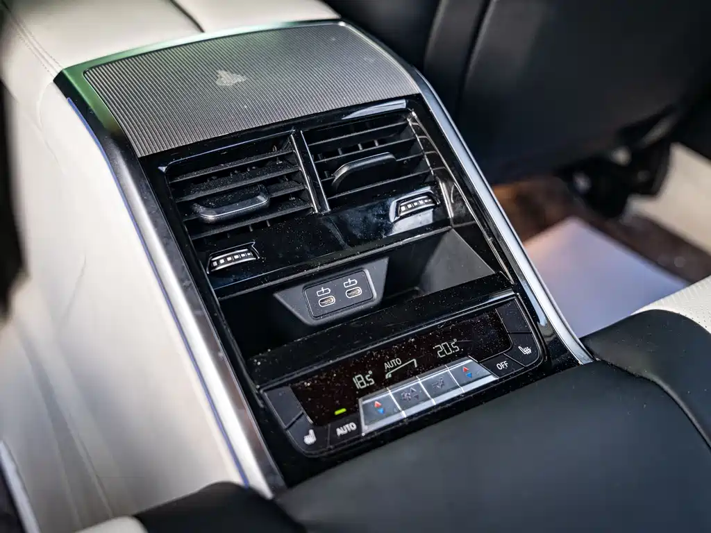 BMW 8 Series — миниатюра 16