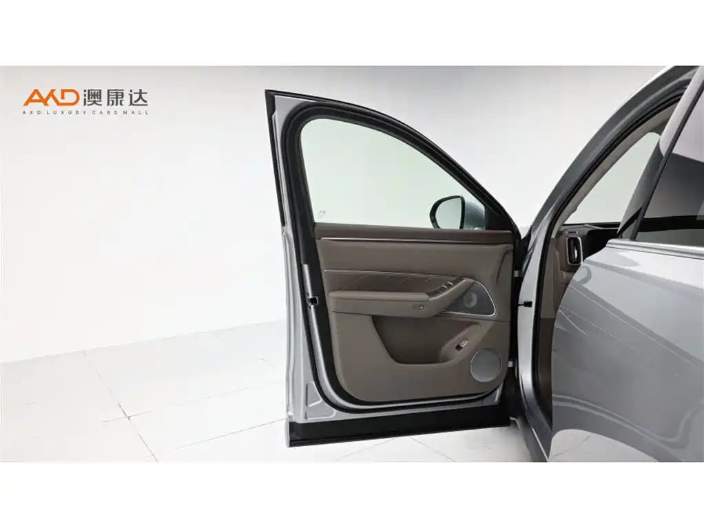 Aito M8 2025 Max+ 53.4kWh 5 мест (192 ）