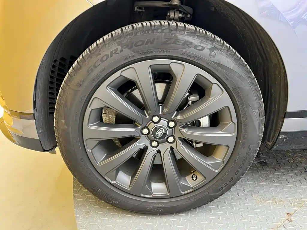 Land Rover Velar — миниатюра 10